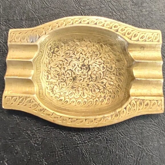 Vintage Solid Brass, Engraved Floral/Leaves Cigar/Cigarette Ashtray - Picture 2 of 6